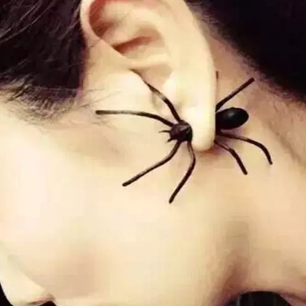 Spider Stud Earrings Black NEW - Picture 2 of 3
